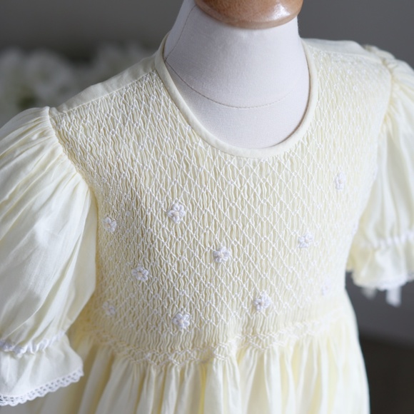 Strasburg Dress Heirloom Hand-Smocked Yellow size 4/5 Special Occasion - Picture 2 of 8